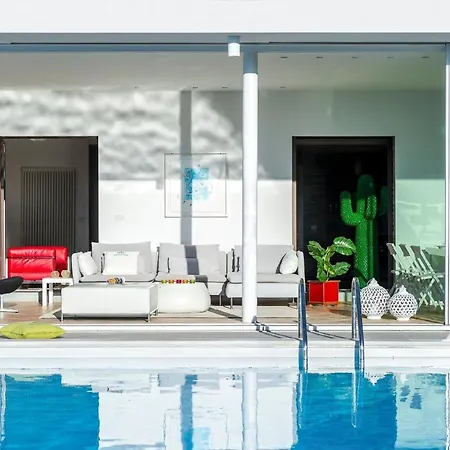 Ferienhaus In Mit Privatem Pool 別荘 ウルバーニア